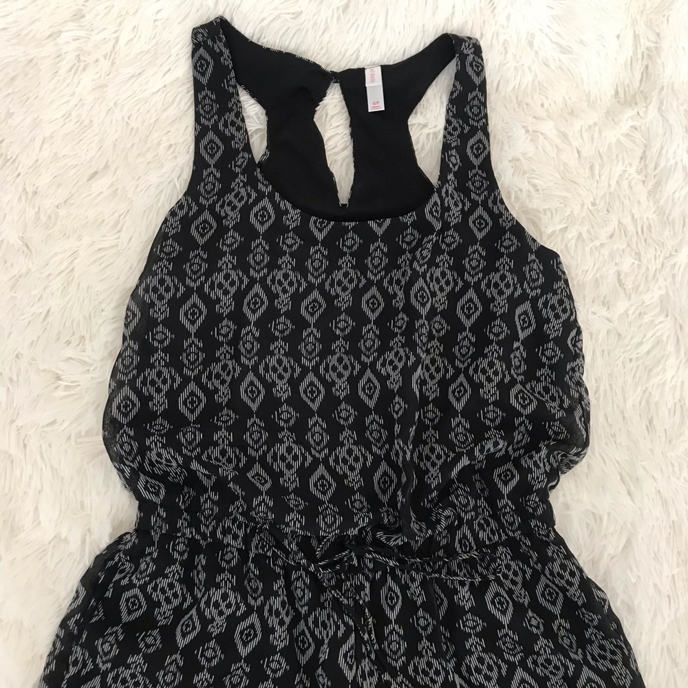 Black Patterned Romper With Pockets - image 2
